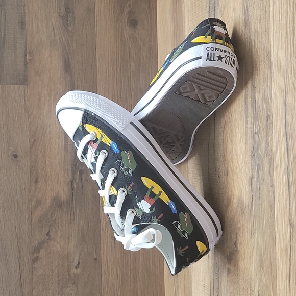 Converse Brand new in the box size junior 4=size women's 6. - Picture 10 of 15